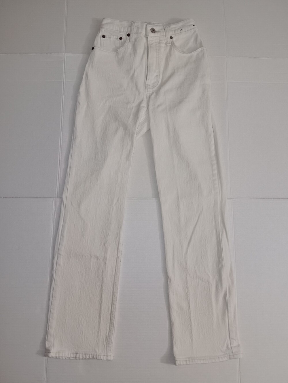 ABERCROMBIE & FITCH CURVE LOVE 24/00s ULTRA HIGH-RISE STRAIGHT LEG JEANS